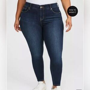TORRID | Bombshell Skinny Size 26 in regular length